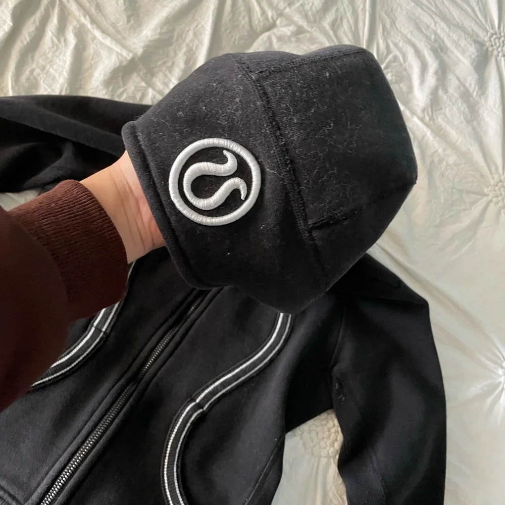 Black Vintage Lululemon Jacket - Picture 2 of 5